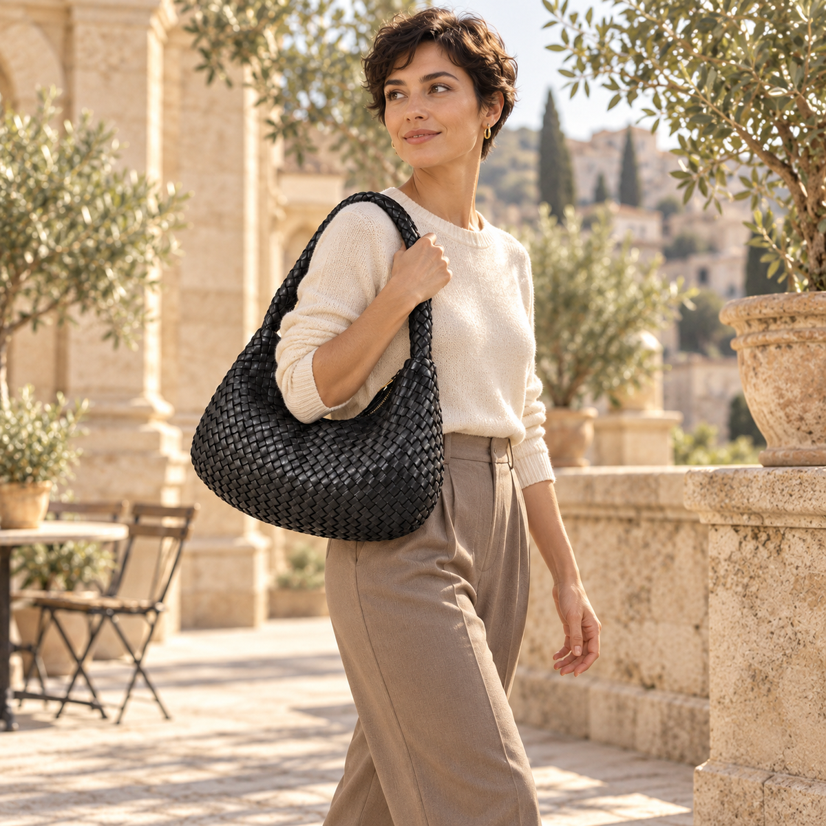 Vintage Woven Leather Shoulder Bag – Wide JH58864 – lifestyle gedragen