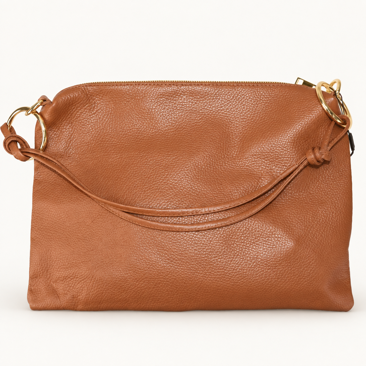 Leather Clutch Bag op zachte neutrale achtergrond