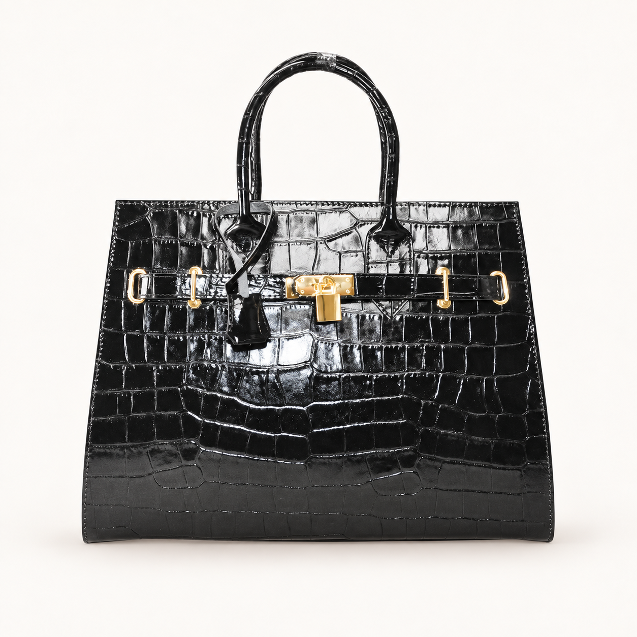 Embossed Leather Handbag op zachte neutrale achtergrond