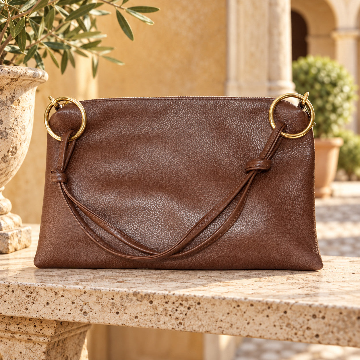 Leather Clutch Bag in 
bruin, sfeerbeeld