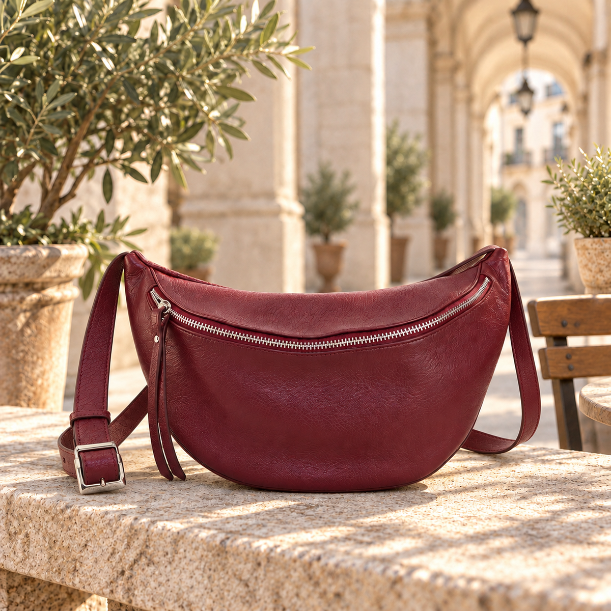 Leather Crossbody Belt Bag MP25827 – lifestyle sfeer – natuurlijk vallende schouderriem