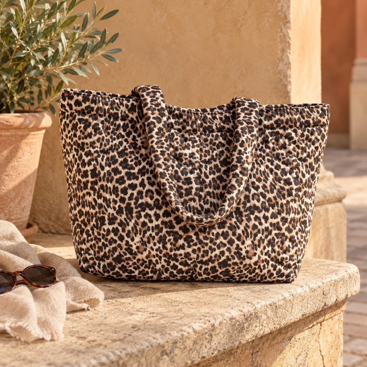 Quilted Shoulder Bag in 
dierenprint, sfeerbeeld