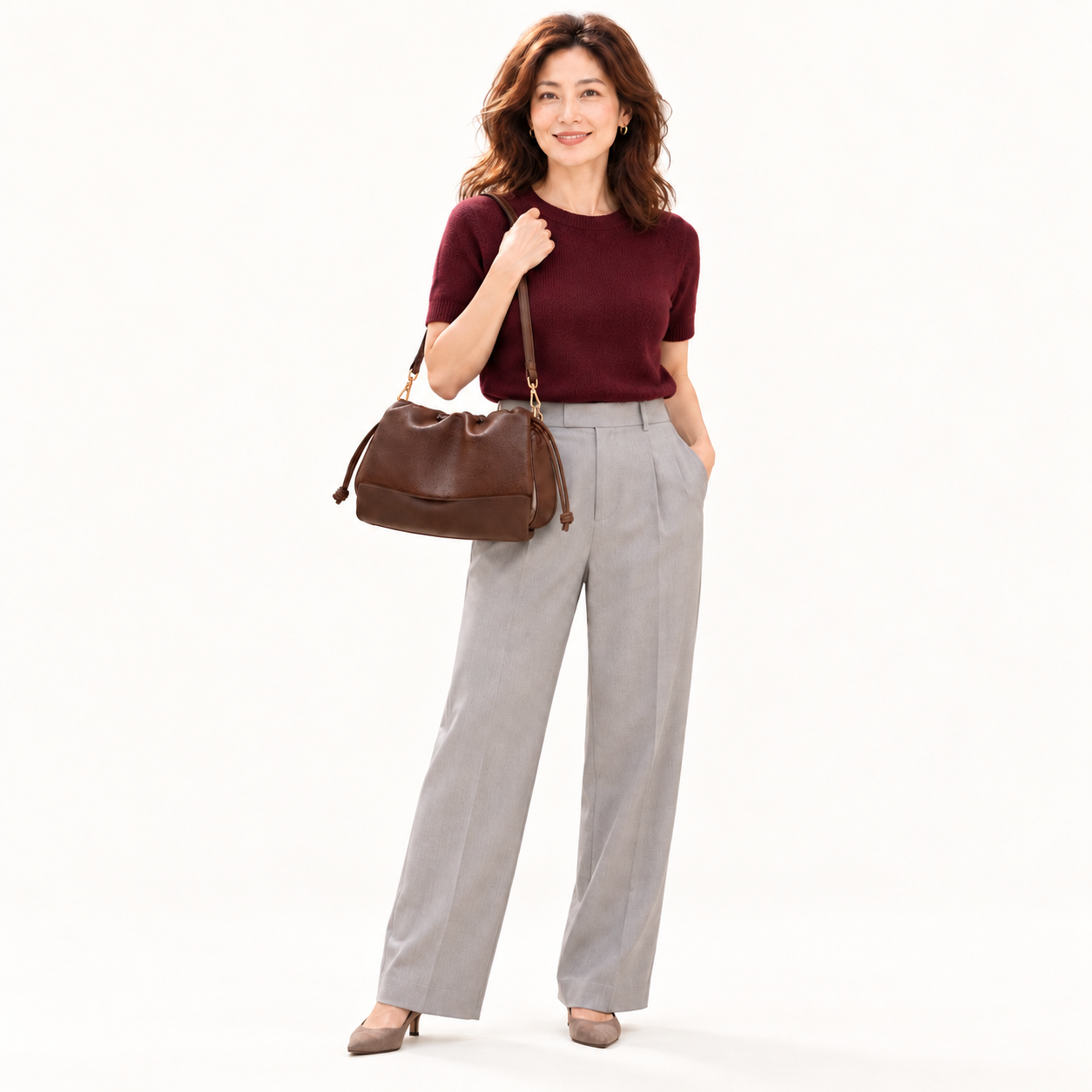 City Shoulder Bag in 
donkerbruin, gedragen