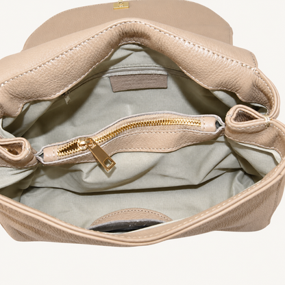 Leather Refined Shoulder Bag – Taupe – binnenkant