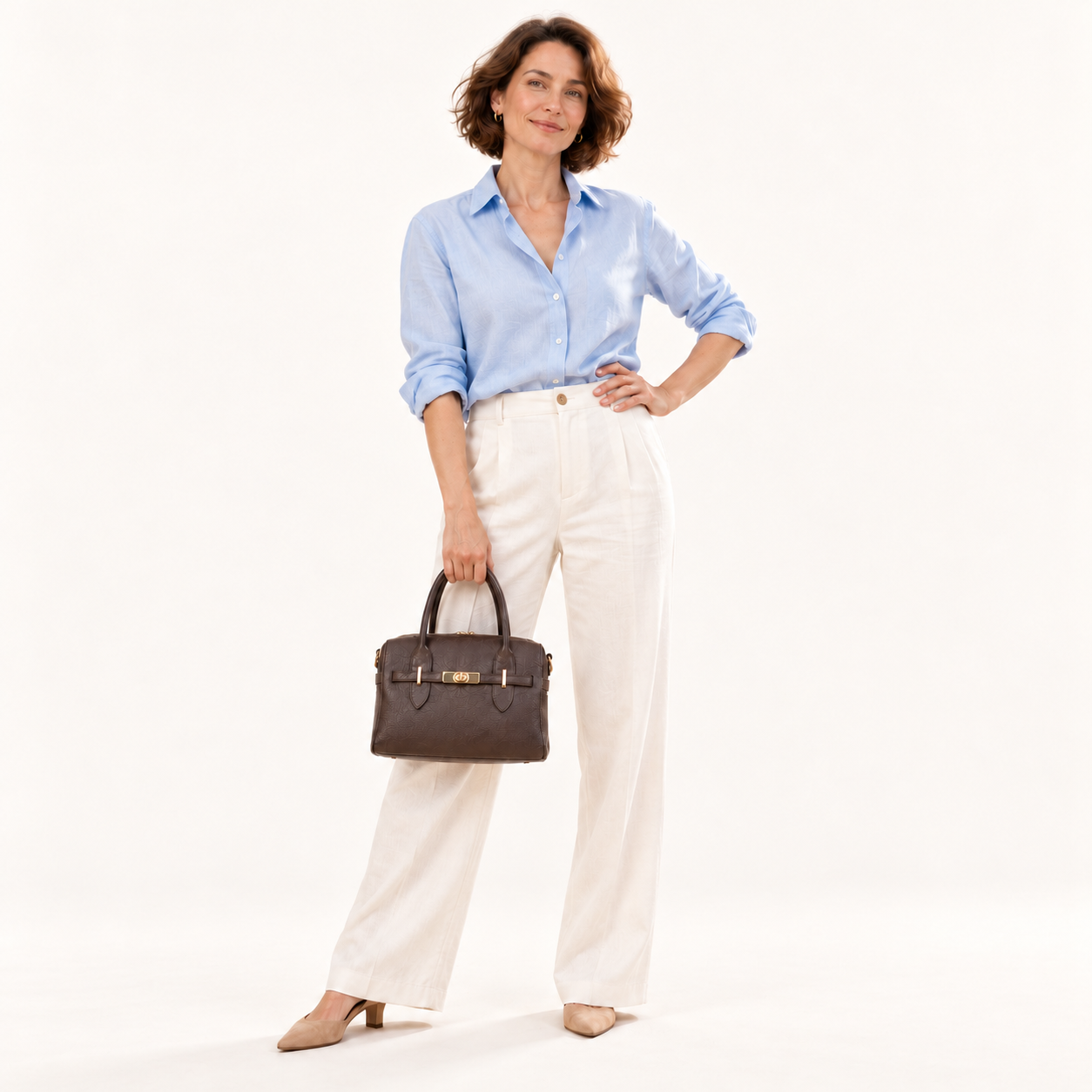 Leather Compact Handbag in 
donkerbruin, gedragen