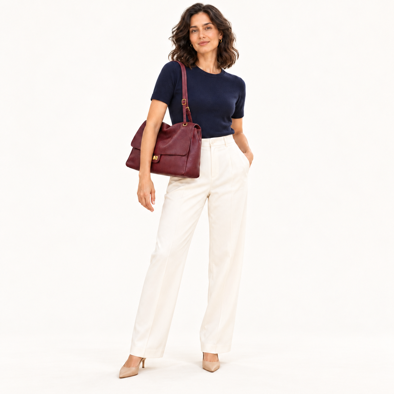 Leather Everyday Shoulder Bag in 
bordeaux, gedragen