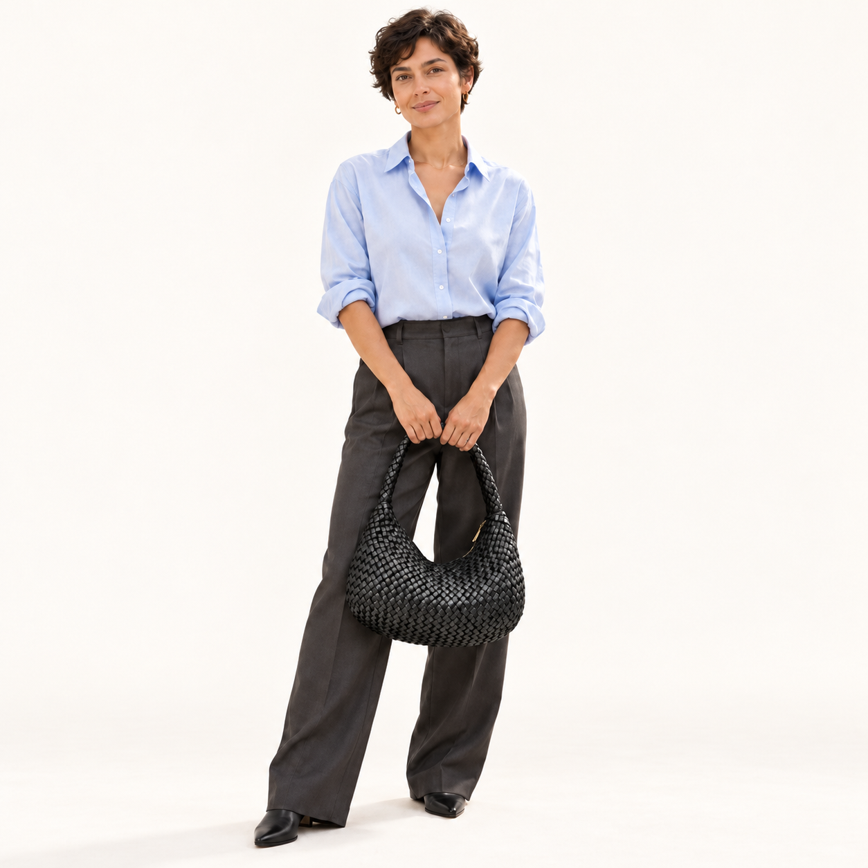 Vintage Woven Leather Shoulder Bag – Wide in 
zwart, gedragen